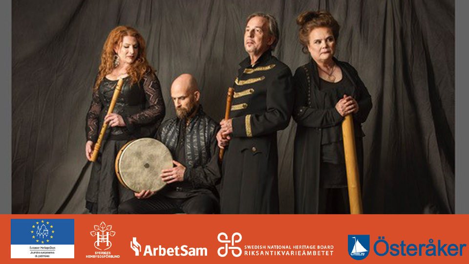 Fyra musiker i medeltida kläder och med tidstypiska instrument.