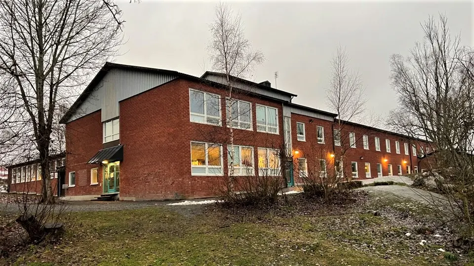 Solbackens Montessoriskola en fasadvy