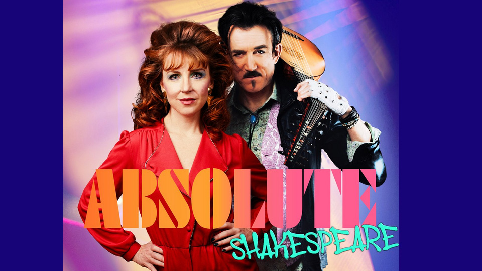 En man och en kvinna står sida vid sida. Kvinnan i högt permanentat hår och mannen i läderjacka, vit handske och armband.