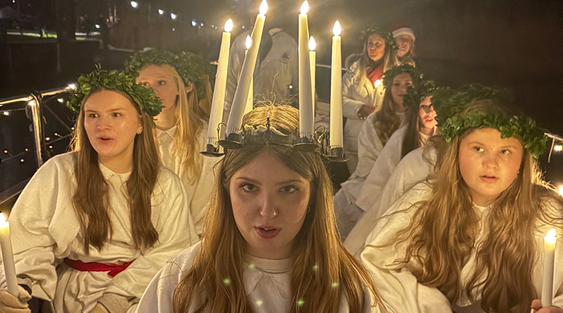 Luciatågets båtfärd på Åkers kanal 2025