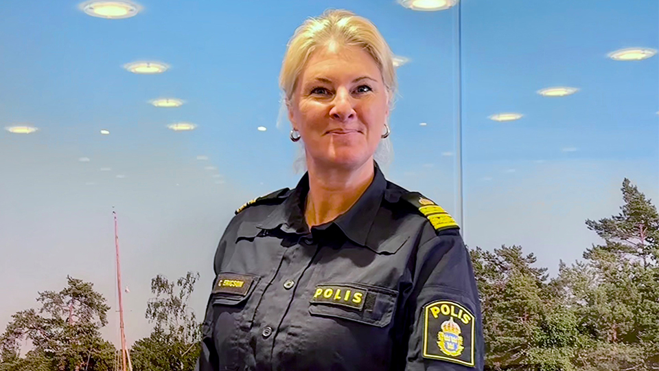 Charlotte Ericson i polisuniform