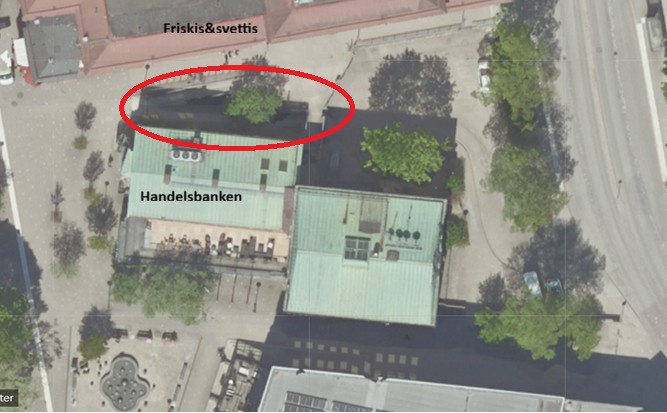 Den röda ringen visar vart rampen och trappan finns som kommer att stängas av