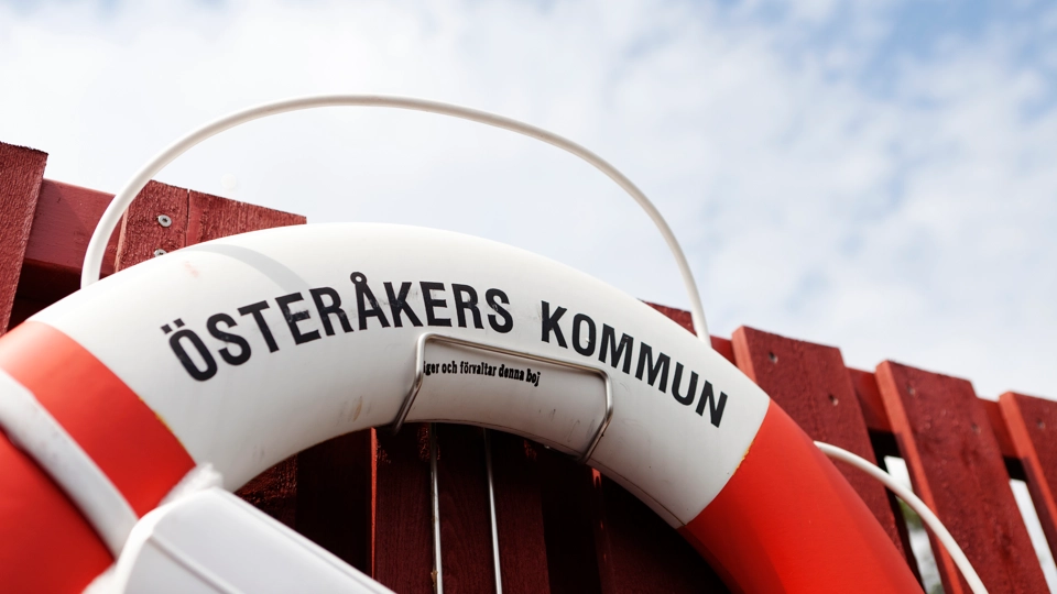 Livboj med texten Österåkers kommun