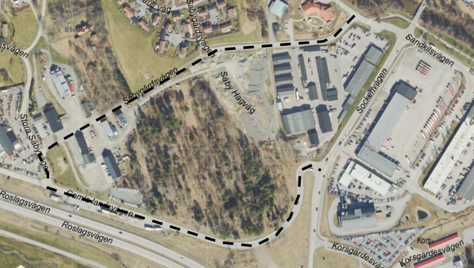 En karta över området runt Säbybron visar hur trafiken till och från Norrö kommer att ledas om via Säby gård och Åkersberga Växtförsäljning.