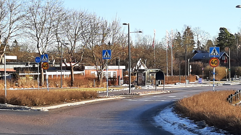 Bilden visar nya hastighetsskyltar