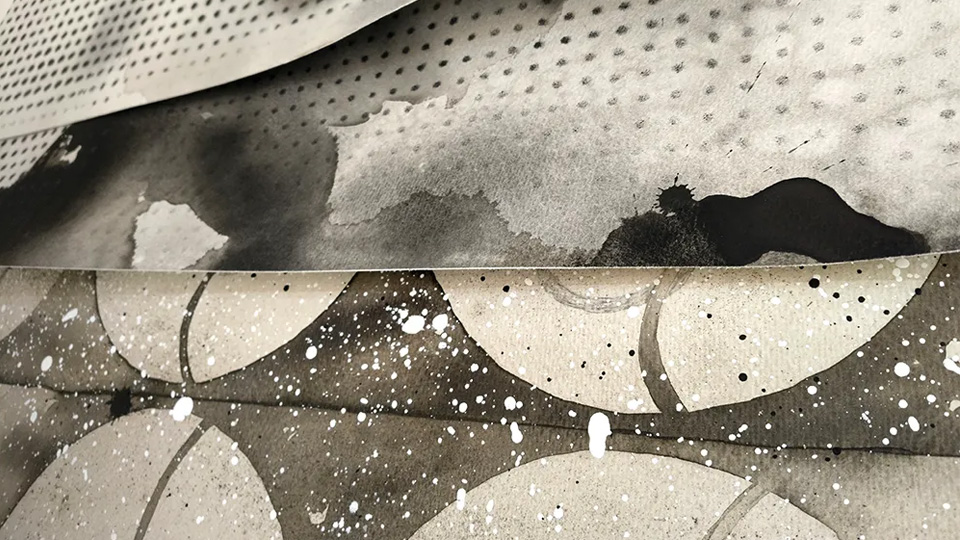 Delar av två målningar i akvarell. De ligger ovanpå varandra. 