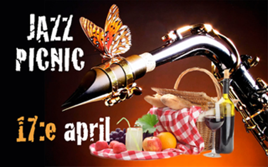 Ett collage. Förmodligen AI-genererat. En saxofon där en fjäril landat på munstycket och en fullpackad picknick-korg.