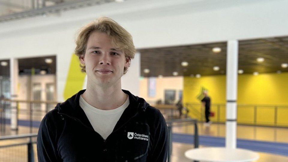 Bild på Linus Alm, studerande och vikarie på Österåkers kommun.