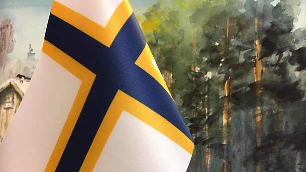Ruotsinsuomalaisten lippu valkoinen tausta keltainen ja sininen risti