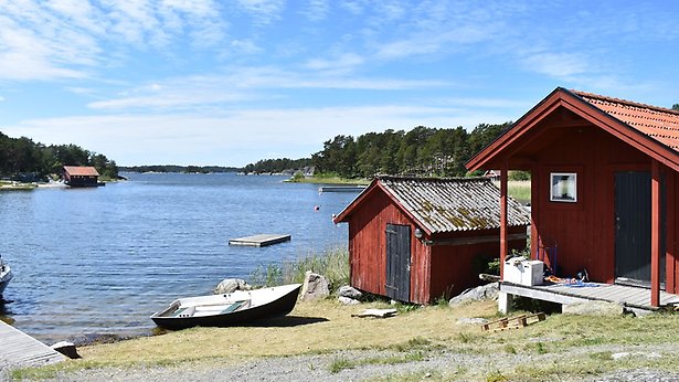 Sjöstugor på Husarö, i bakgrunden syns öar och hav