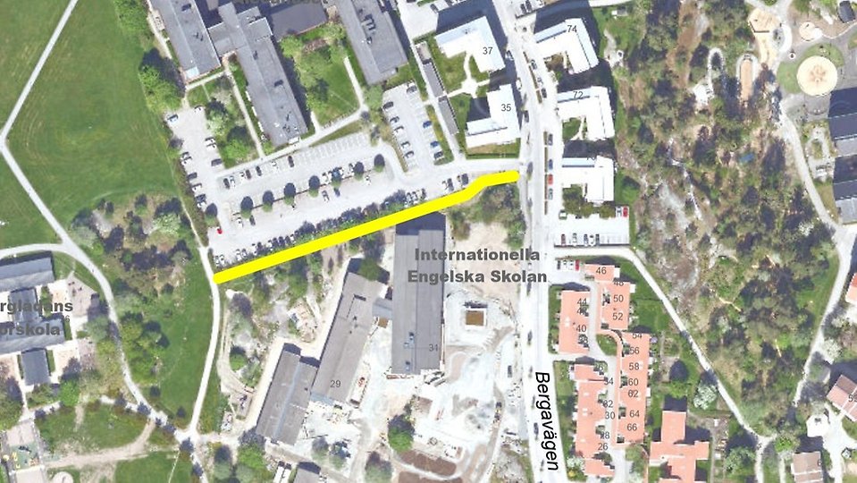 Ett gult streck på en kartbild visar den sträcka som får en ny gång- och cykelväg vid Internationella engelska skolan