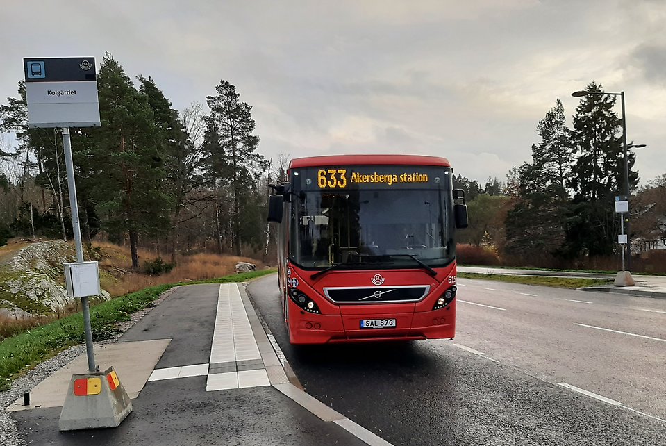 Bild på buss vid busshållplatsen Kolgärdet