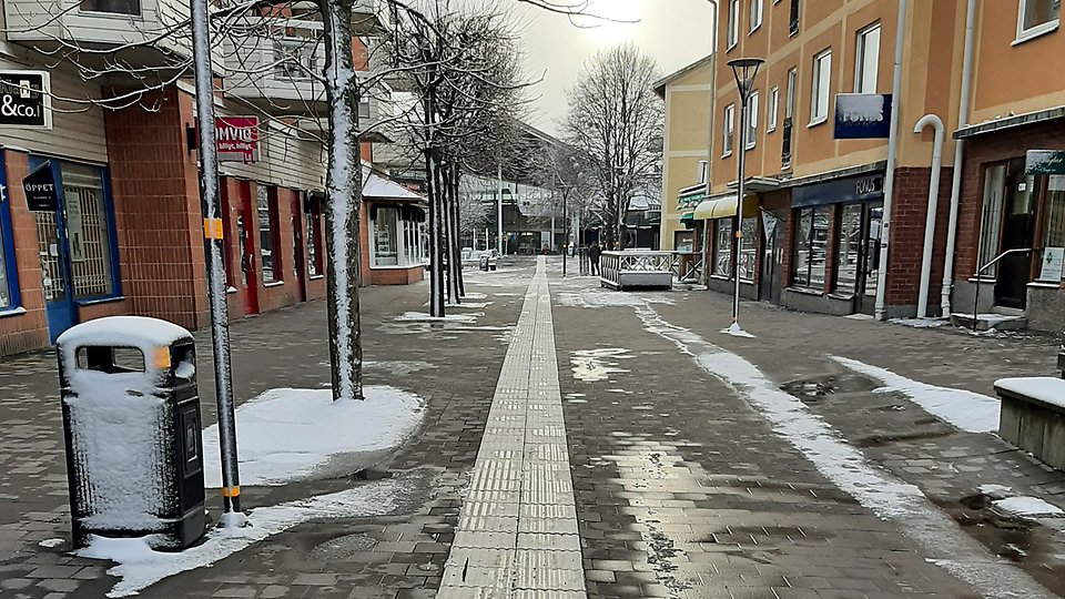Bild på ledstråk på Storängstorget
