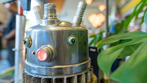 Robothuvud i plåt